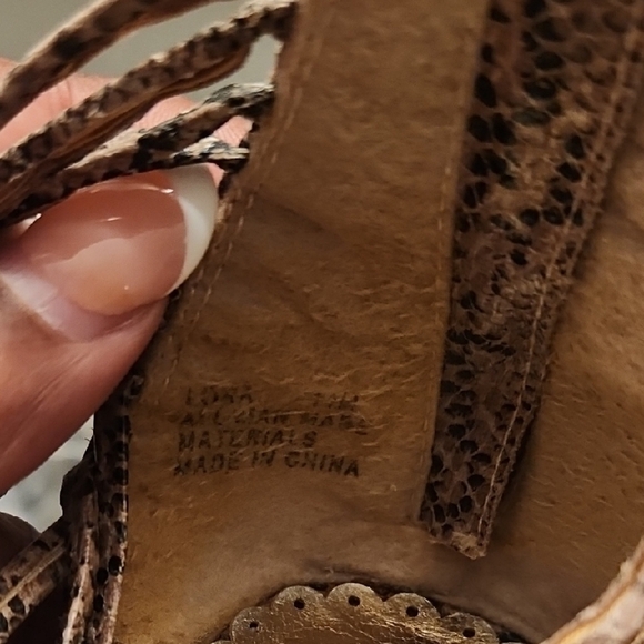 Rampage Stylish Tan and Black Women's Snakeskin Wedge Shoes - Picture 4 of 4